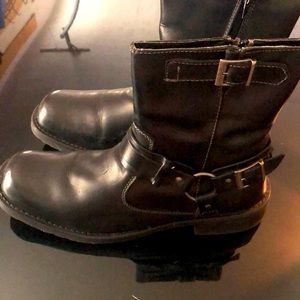 Stylish men’s black leather boots